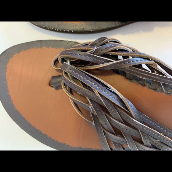 Size 8 Sanuk Flip Flops Sandals - Picture 4 of 4